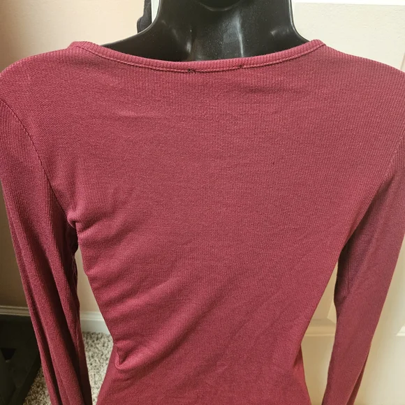 VENUS Maroon Long Sleeve Ribbed Cut-Out Top - Picture 8 of 10